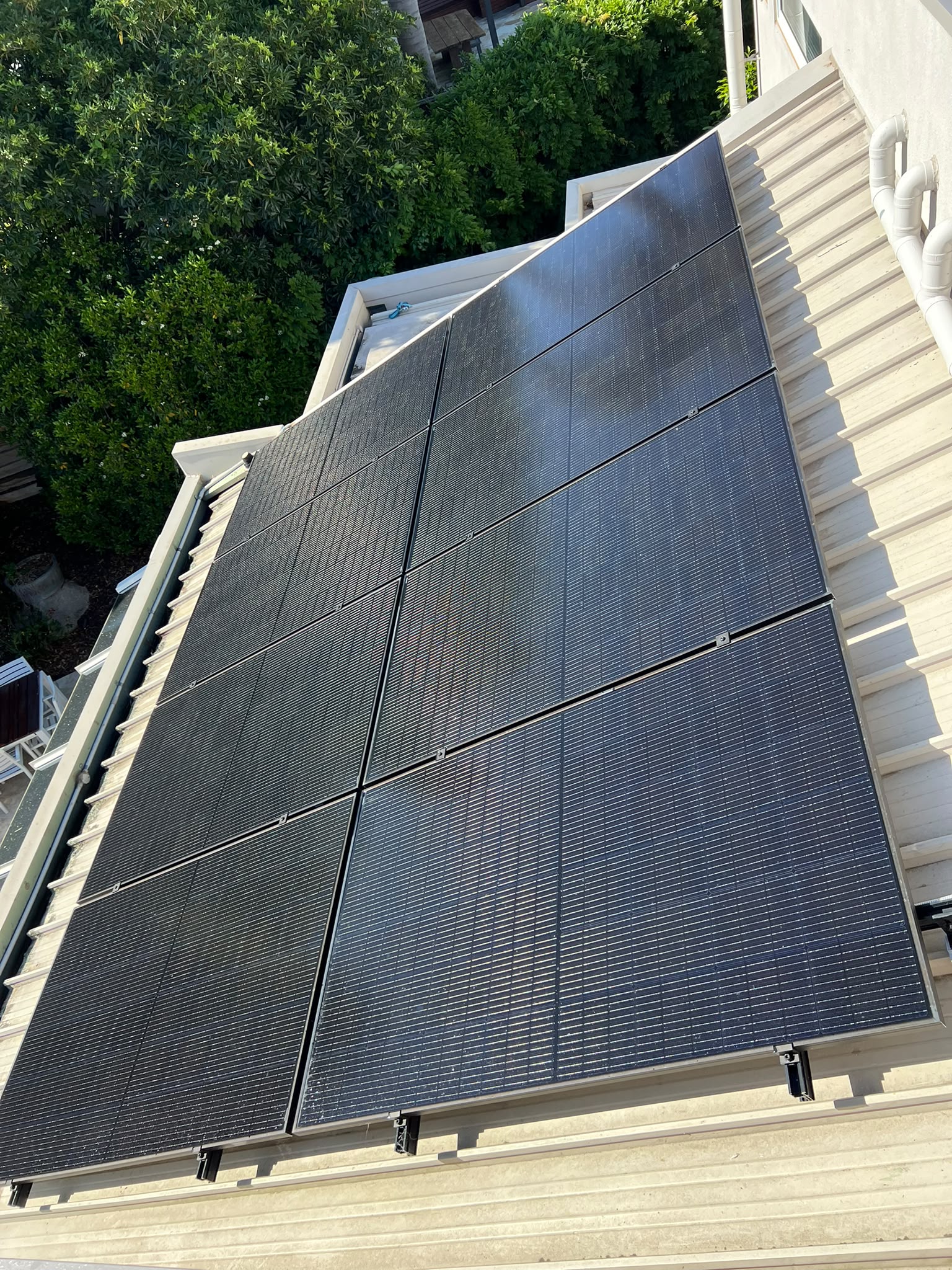 Large clean residential solar panel array